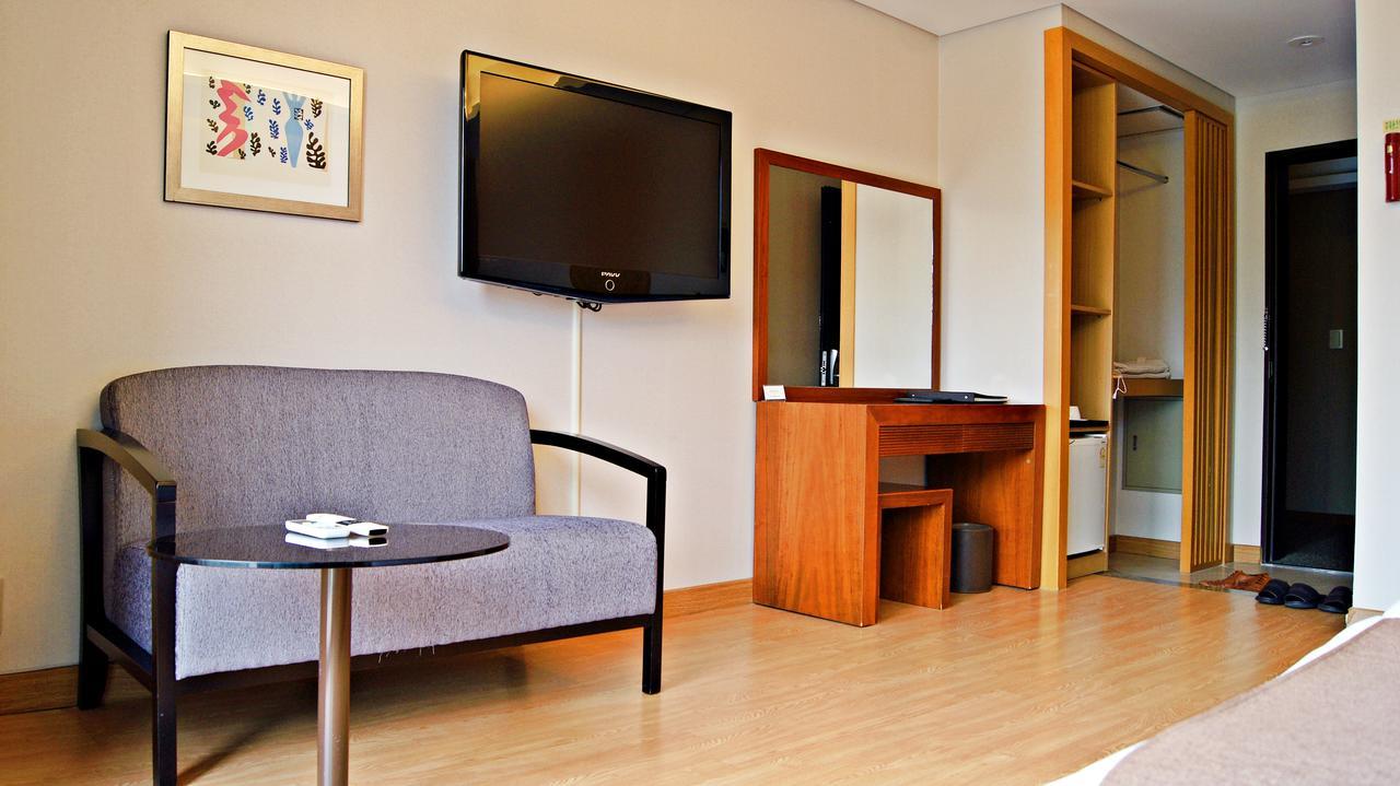 Hantan River Spa Hotel Cheorwon Exteriör bild
